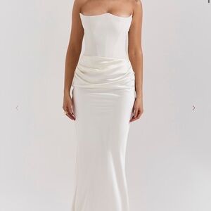 PERSEPHONE
Ivory Strapless Corset Dress